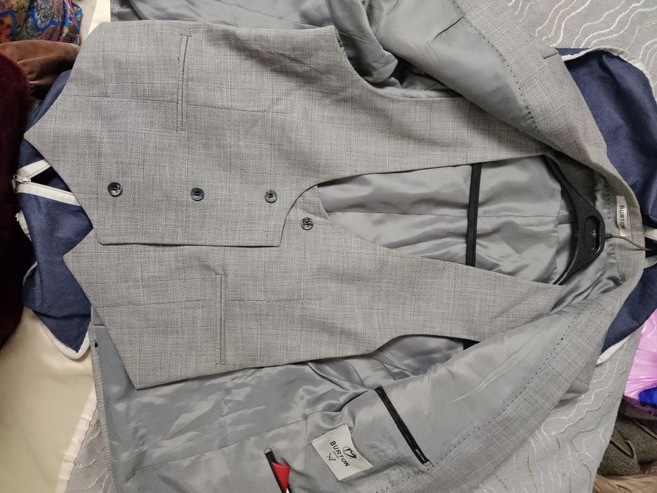 Продаю стильный костюм