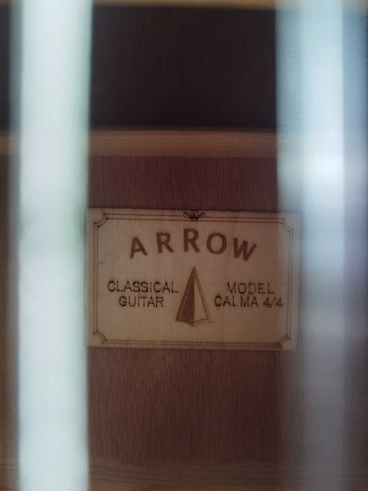 Продавам две китари,електрическата е за ремонт.Цената е по договаряне.