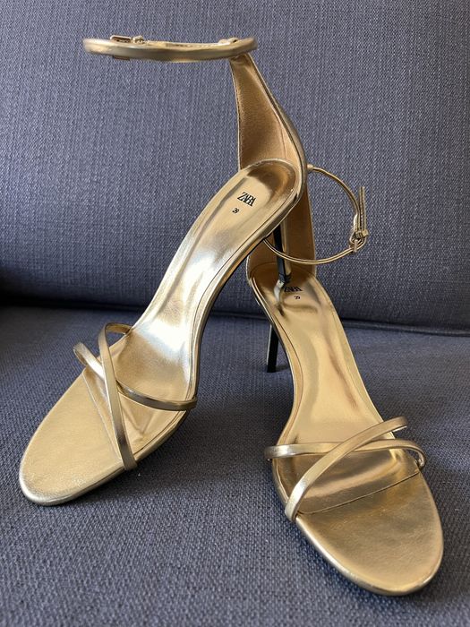 Златни сандали ZARA