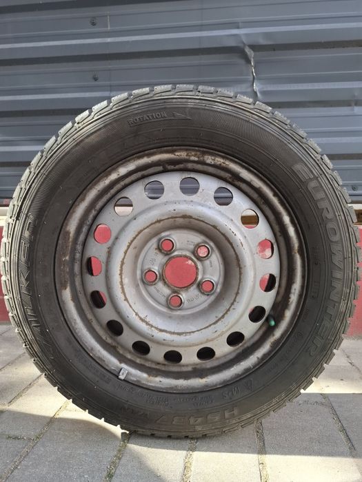 Vind 2 anvelope cu gantei  205/60R16Cin stare foarte buna.