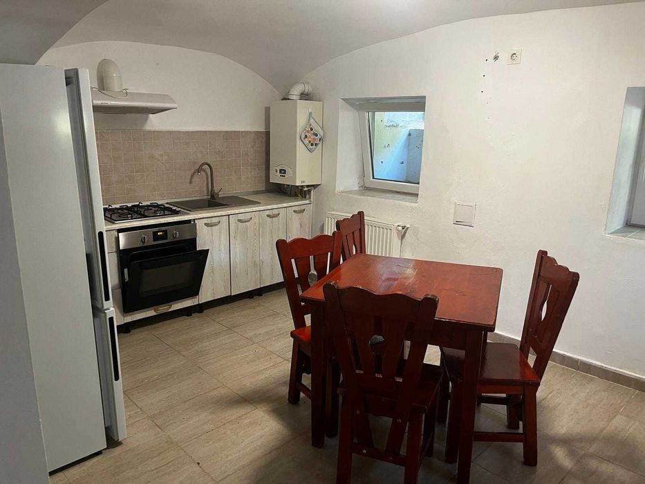 Apartament de inchiriat central cu parcare inclusa