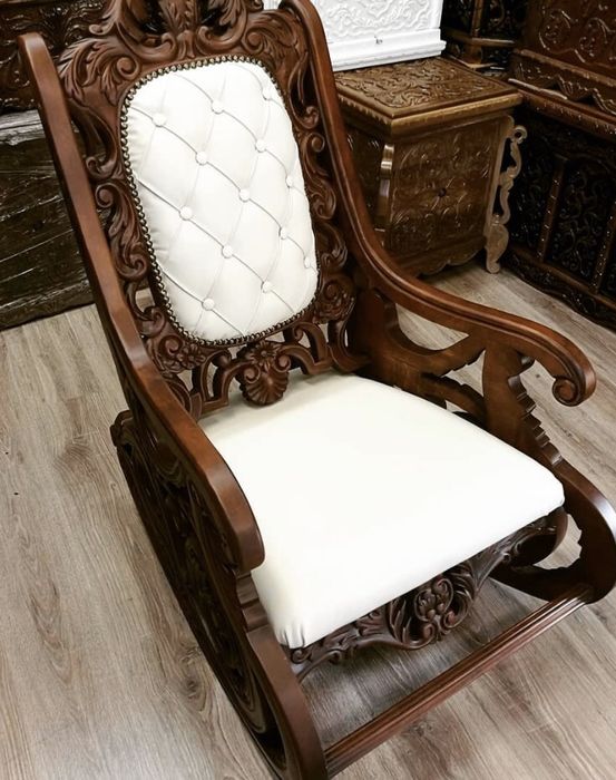 Кралски люлеещ стол