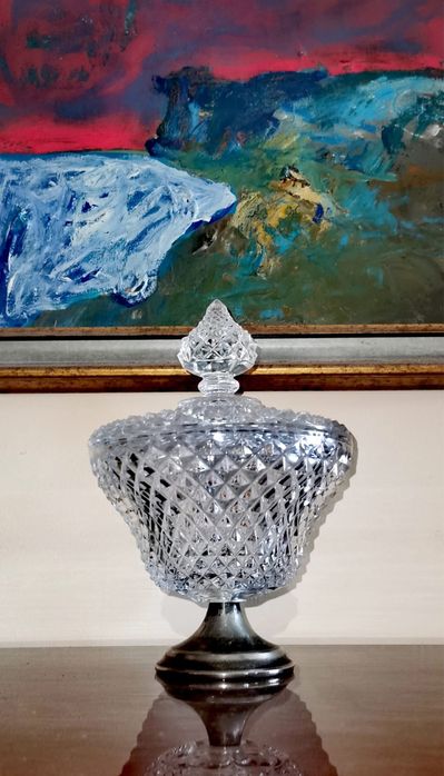Захарница бонбониера издълбан кристал в/у посребрена метална основа !