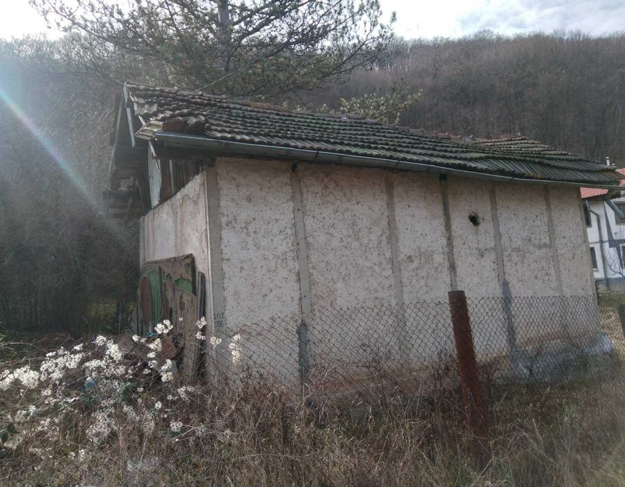 вила с двор с. Гълъбовци до гр. Сливница