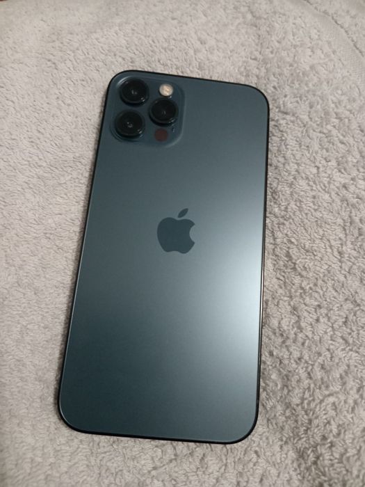iPhone 12 Pro Pacific Blue, de 256Gb.
Telefonul funcționează impecabil