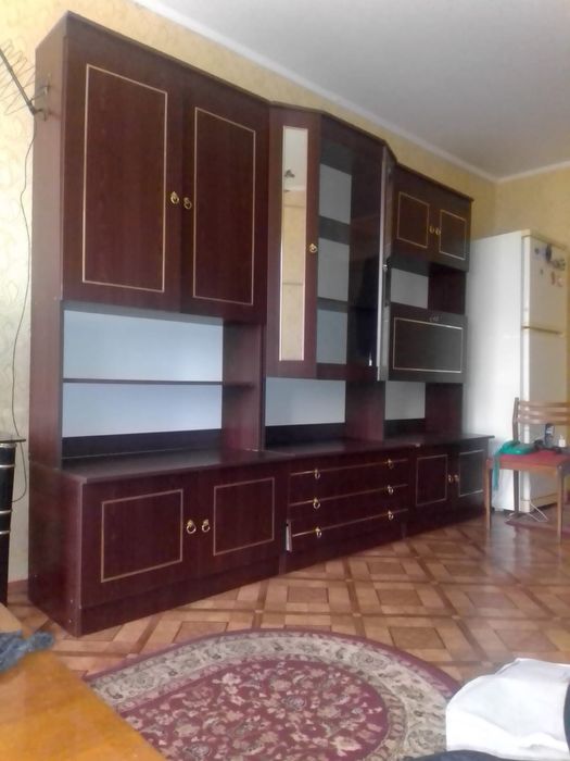 Шкаф большой.