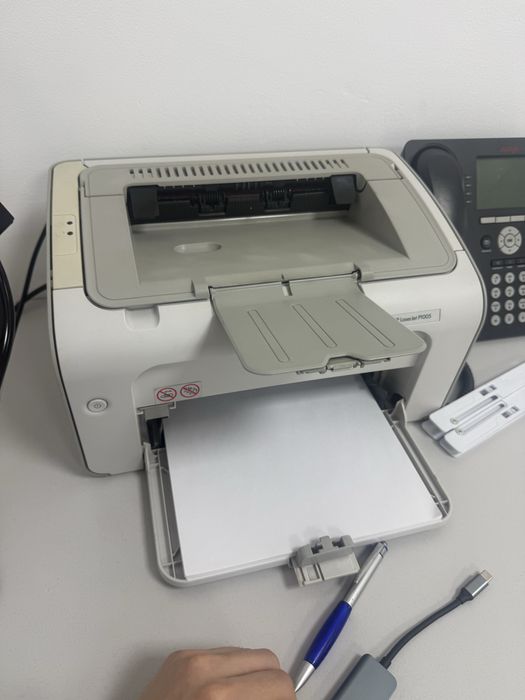 принтер HP LaserJet P1005.