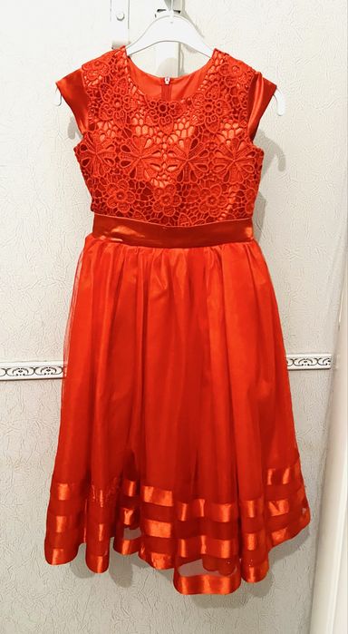 Платье нарядное на 4-6 лет