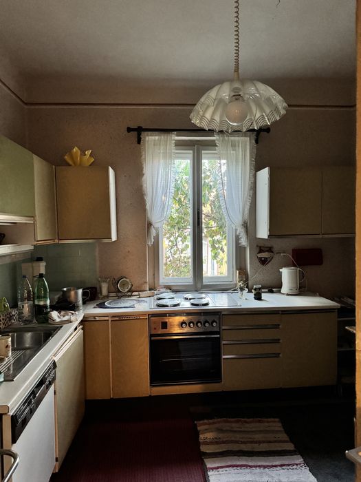 Vand casa 4 camere strada Magheranului curte comuna