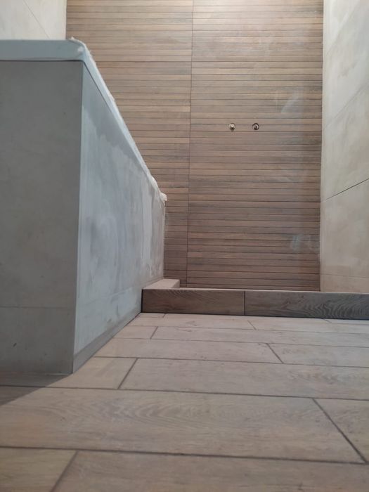 Стелим ламинат плитку