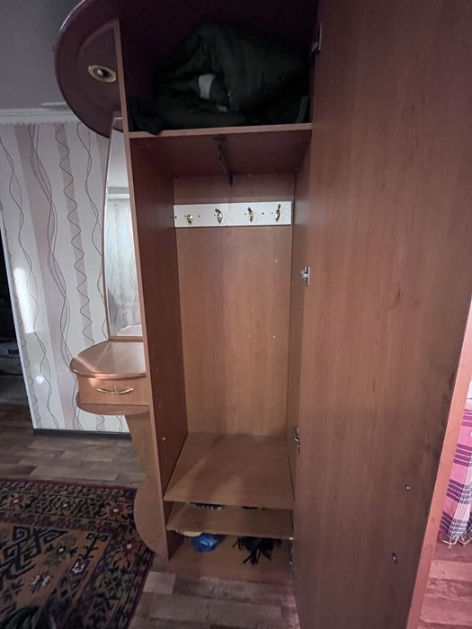 Продам прихожую.