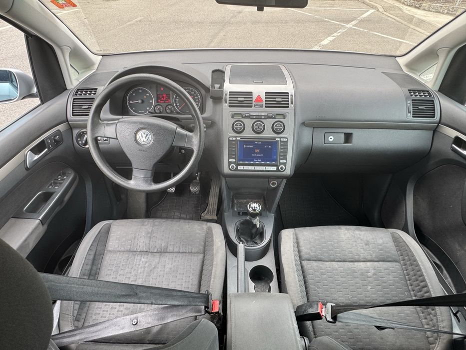 Vand Volkswagen Touran facelift in stare impecabila