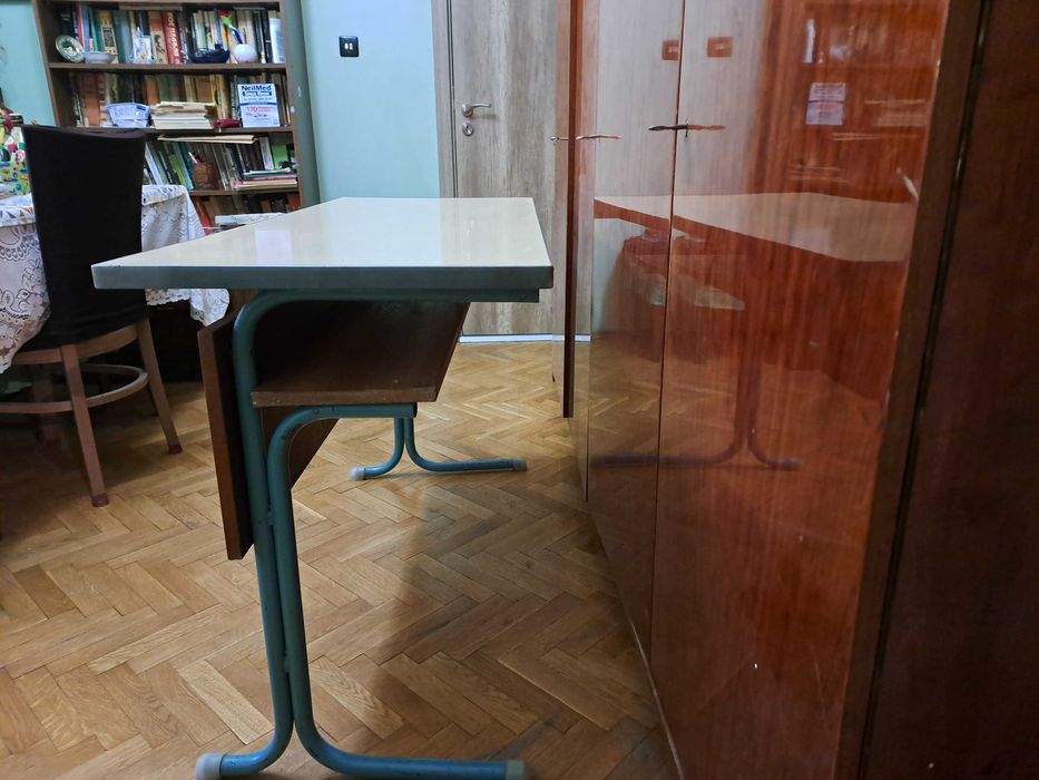 Ученически чин от времето на соца, двуместен