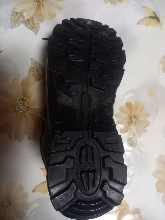 Продам спецобувь