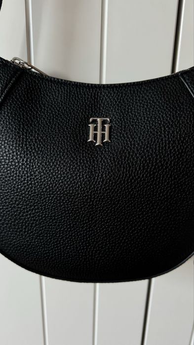 Tommy Hilfiger черна дамска чантичка