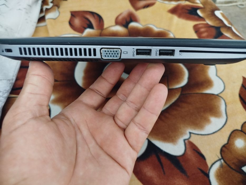 Vând laptop HP elitebook 840 , procesor Intel i7