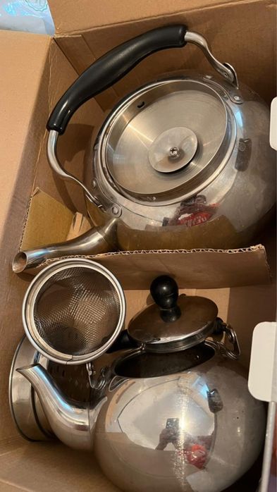 Набор чайников и рюмки