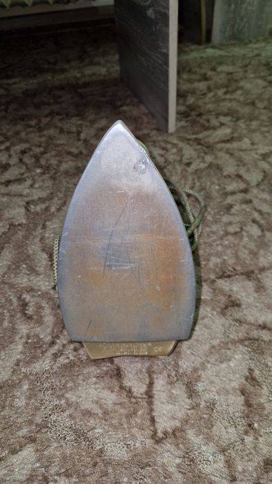 Утюг есть 2 шт рабочие