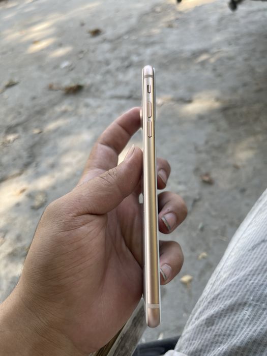 Iphone 8 Plus pamet 64