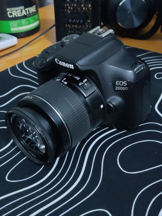 Фотоаппарат Canon 2000D