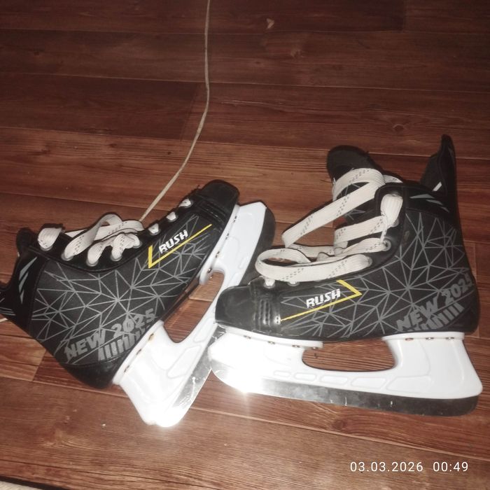 Продам хоккейные коньки