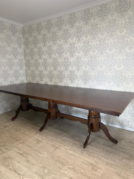 Продается стол деревянный