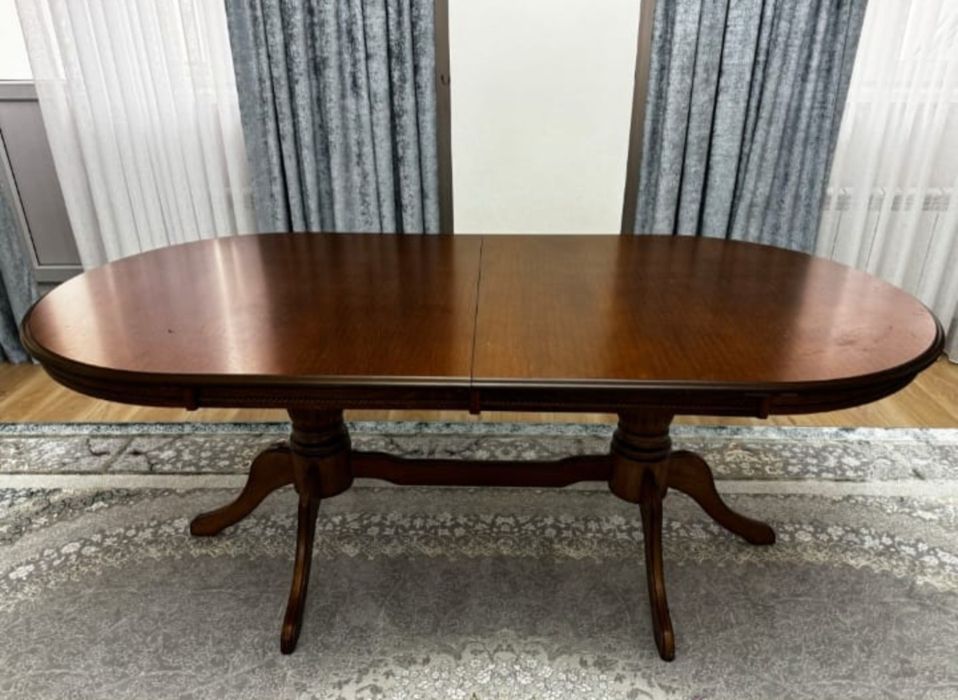 Продам стол из чистого дерева и 6 стульев.