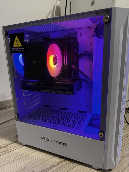 Vand pc gaming cu periferice si monitor