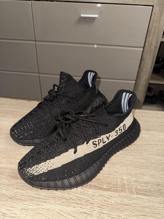 Adidas Yeesy 350 V2 Core Black White Oreo 42