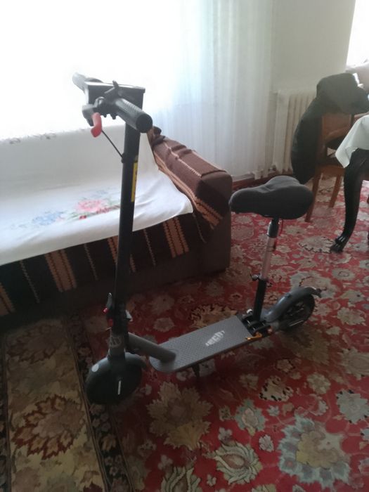 Trotineta electrica Tech cu scaun