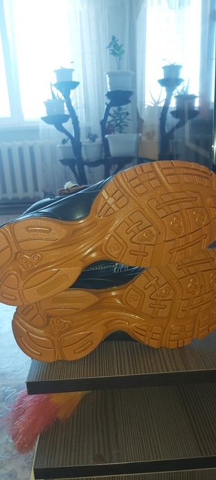 Продам зимнюю обувь 38р.