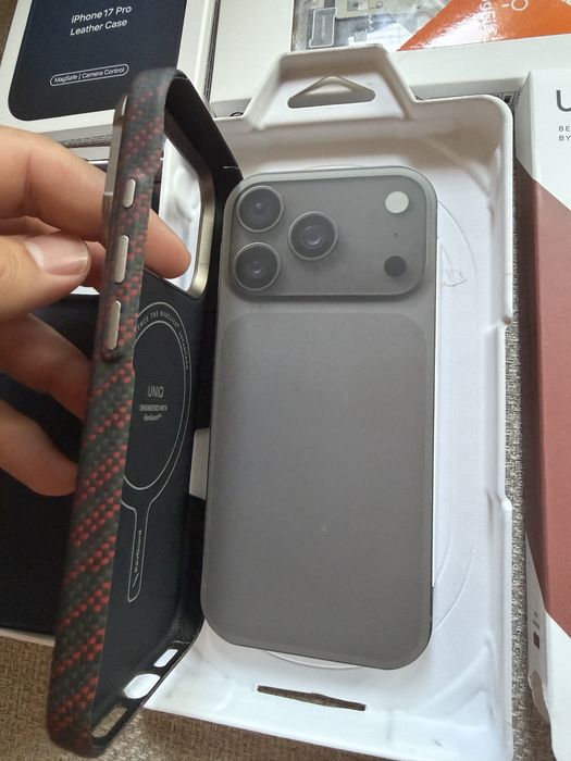 Кейс iPhone 17 Pro Uniq kevguard/Spigen