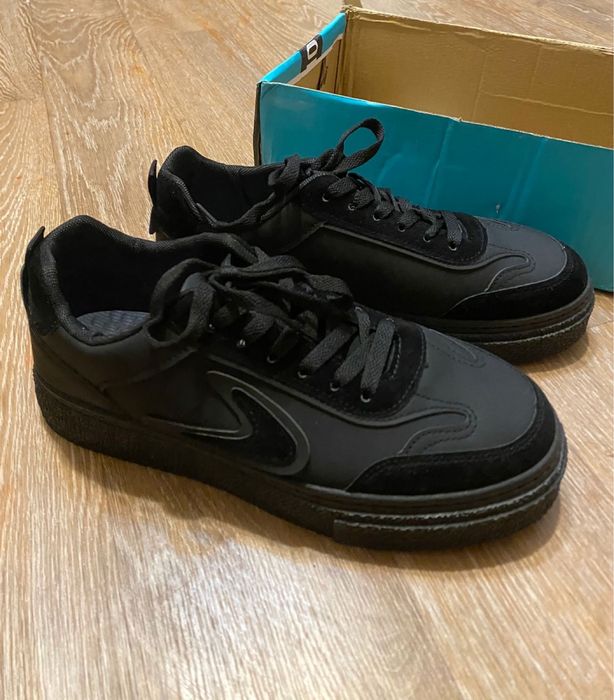 Продам новые кроссовки