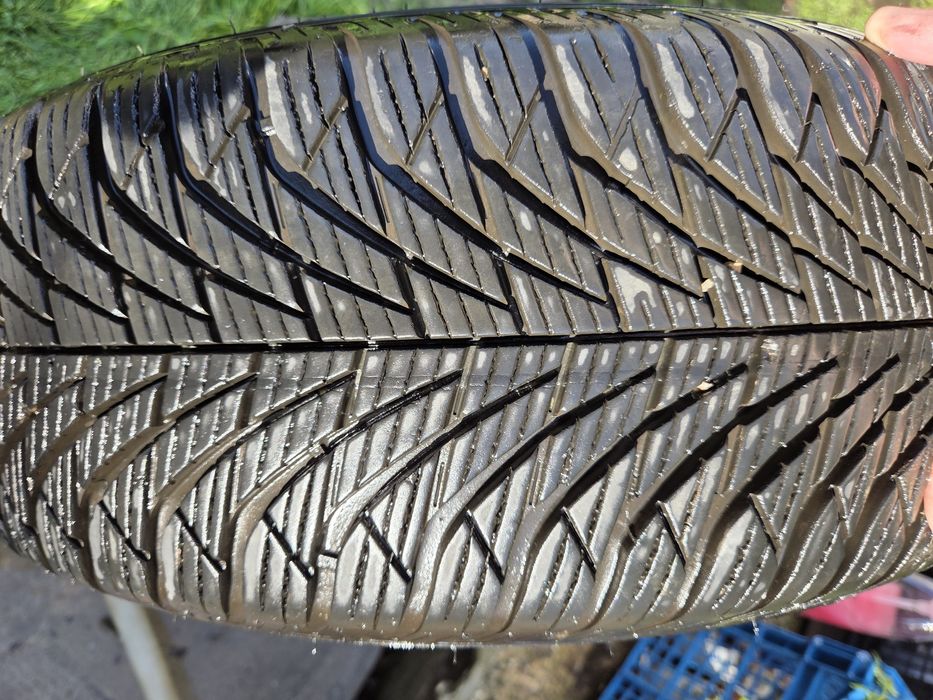 Vând 2 cauciucuri all season Dot 2024