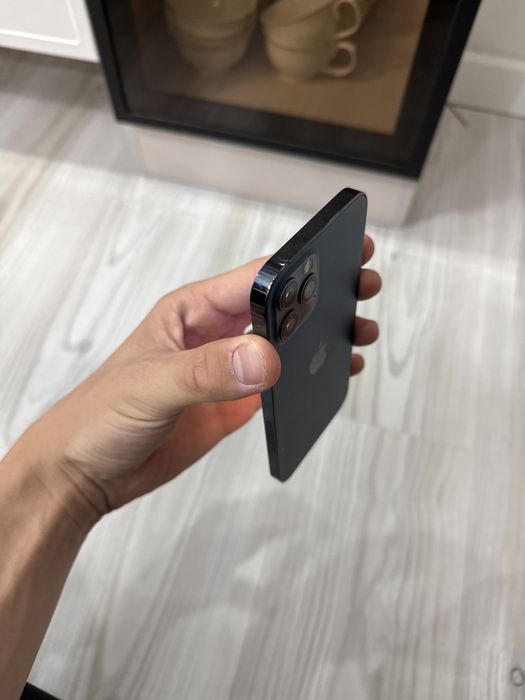 iPhone 12 pro телефон