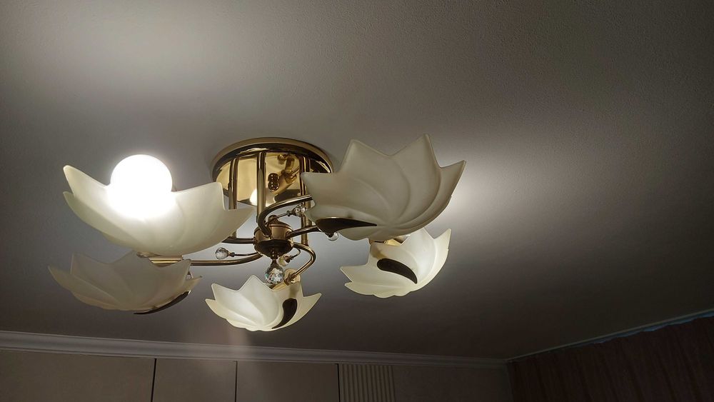 Люстра для зала или спальни