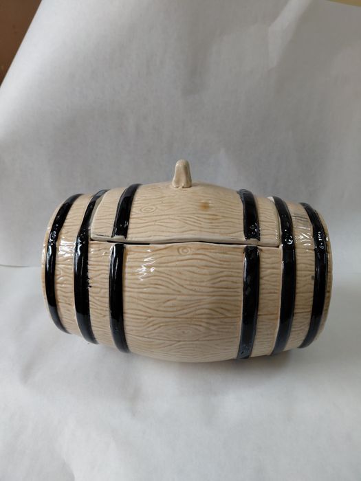 Гювеч във формата на буре