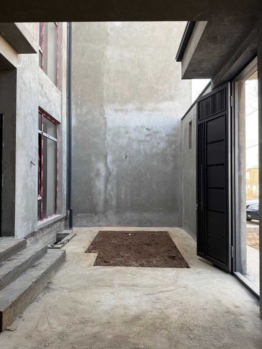 Uchtepa tumanida uy sotiladi