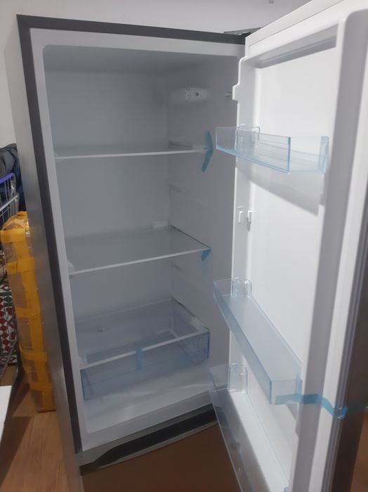 Холодильник "aucma"