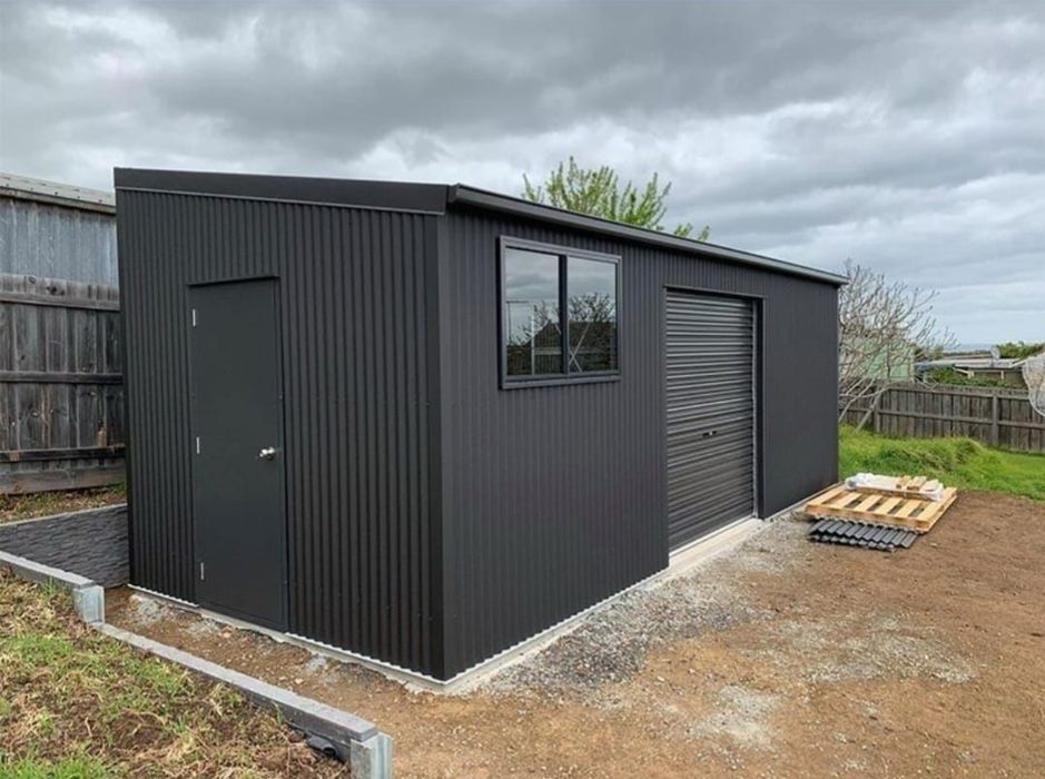 Vând garaj auto pe structură metalică