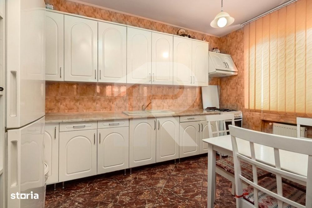 Casa spatioasa cu vedere la Lacul Grivita | 5 dormitoare | teren 793 m