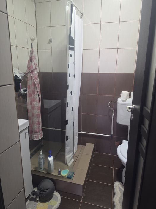 Închiriez apartament