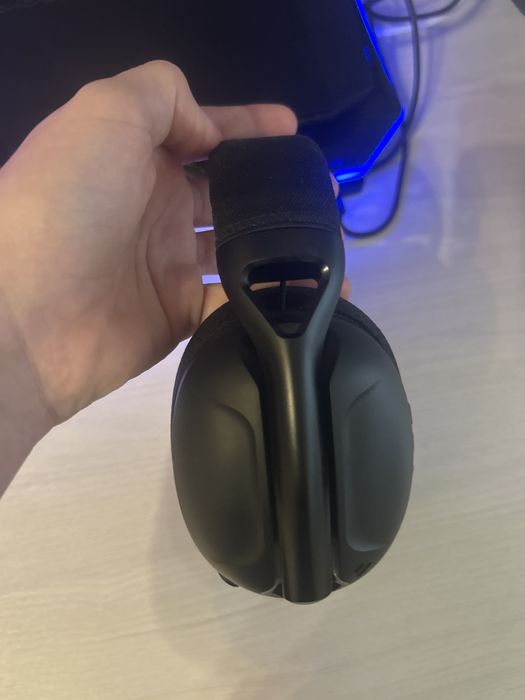 обменяю на белые наушники