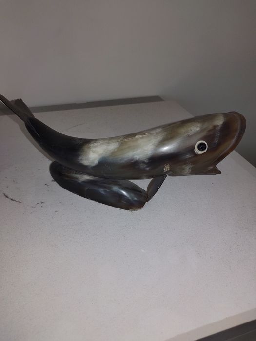 Продавам поставка за вино и чаши