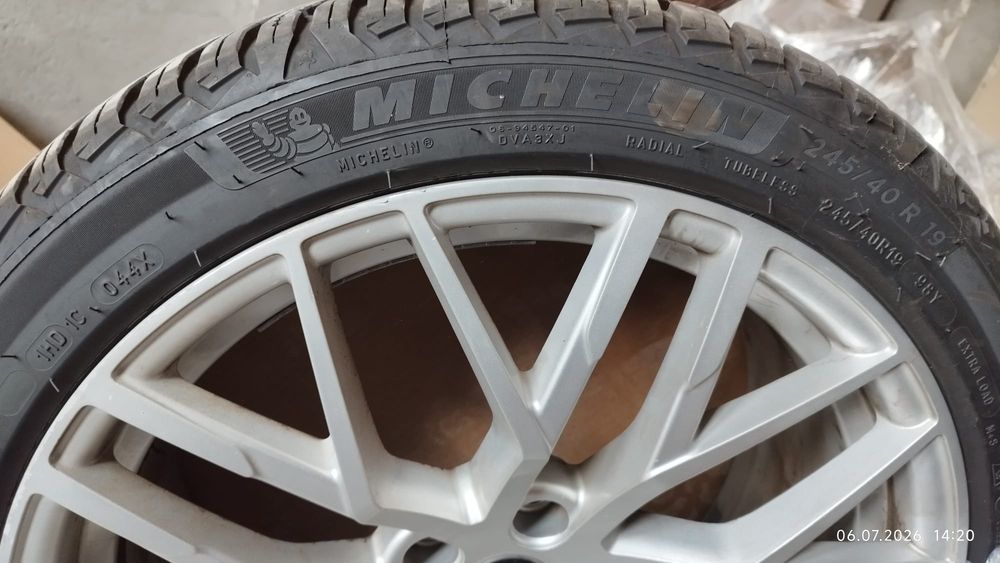 ANVELOPE  245 / 40  R  19