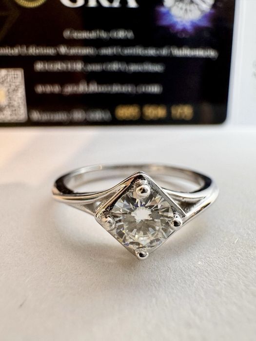 Сребърен пръстен с мойсанит (Диамант) 0.5 карата