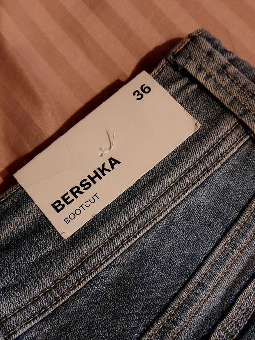 Blugi talie joasa Bershka