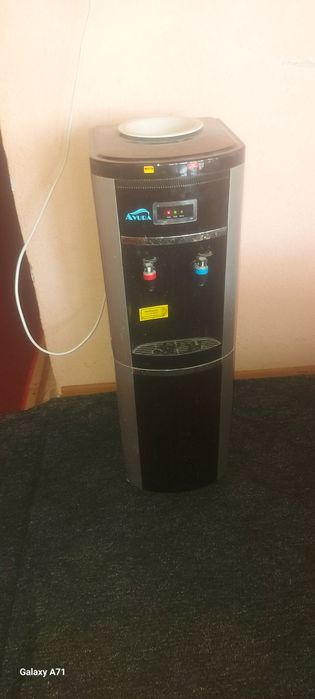 Кулер для воды состояние отличное