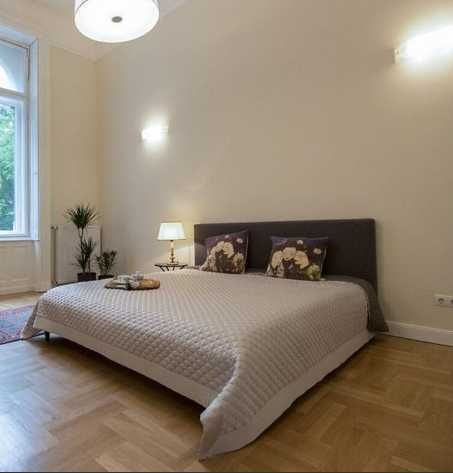 Дава се под наем Тристаен апартамент в Пловдив, Център - 71 кв.м за 229.5 € - Снимка #2