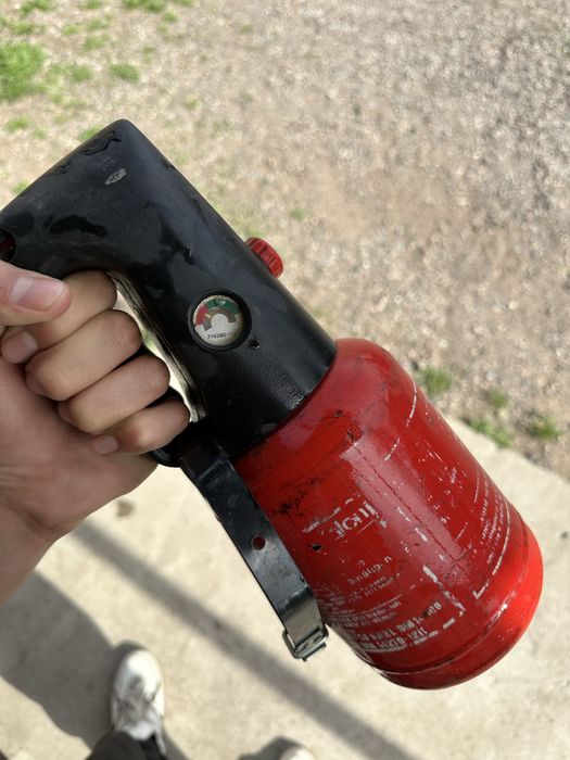 Огнетушитель на BMW оригинал